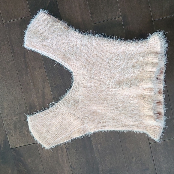 NWOT Pink Fuzzy Short Sleeve Crop Top - Picture 5 of 9